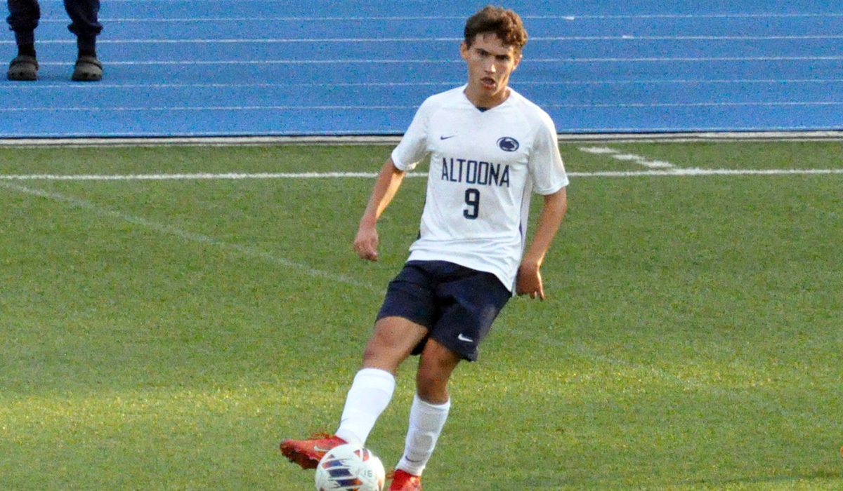 Men&rsquo;s Soccer Edged by Redhawks in AMCC Opener