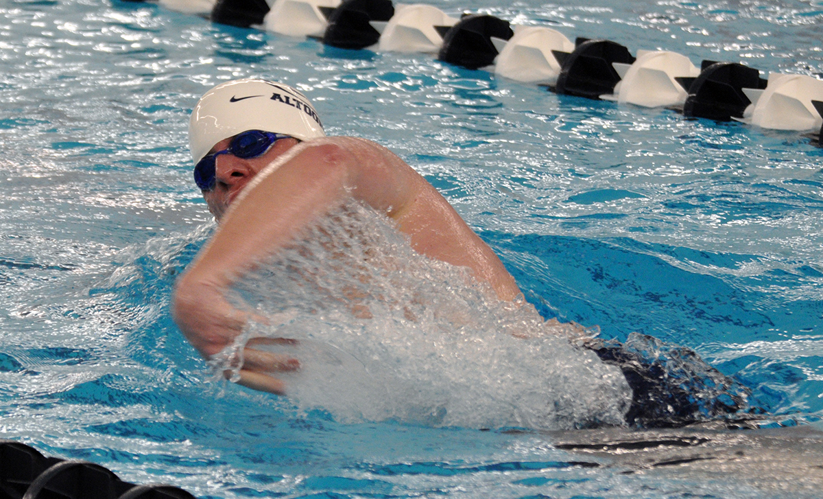 Men&rsquo;s Swimming in Fourth After Opening Day of AMCC Championships