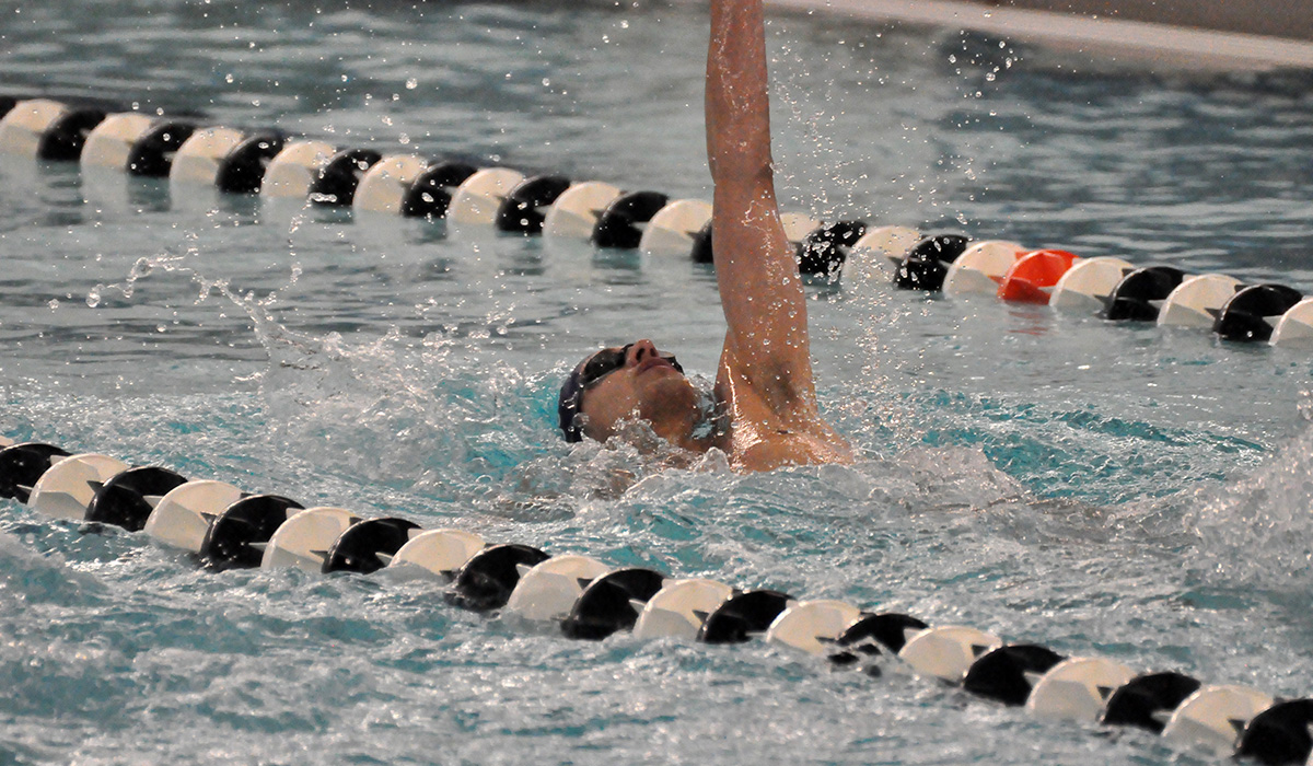 Men&rsquo;s Swimming Defeats Elizabethtown, Juniata in Regular Season Finale