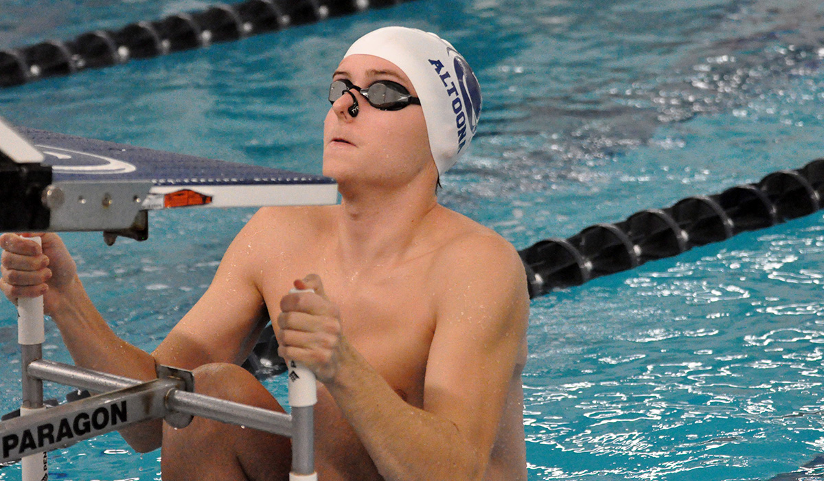 Men&rsquo;s Swimming Stays in Second after Third Day of AMCCs