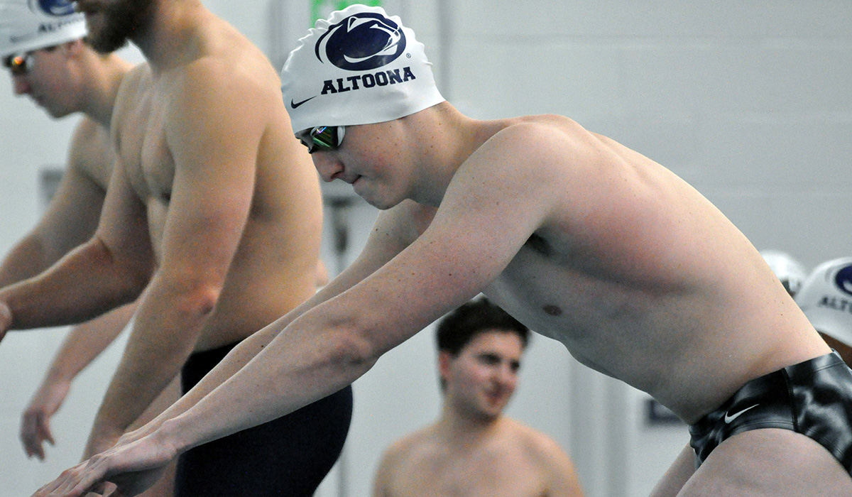 Men&rsquo;s Swimming Holds Second Place at Day One of AMCC Championships