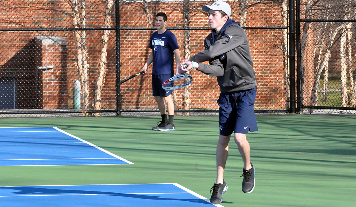 Men&rsquo;s Tennis Sweeps Panthers in Tripleheader
