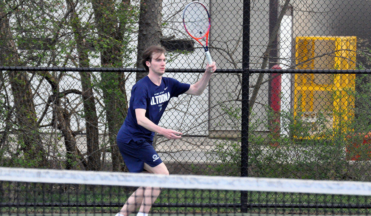 Men&rsquo;s Tennis Sweeps Mounties, Ties Program Wins Record