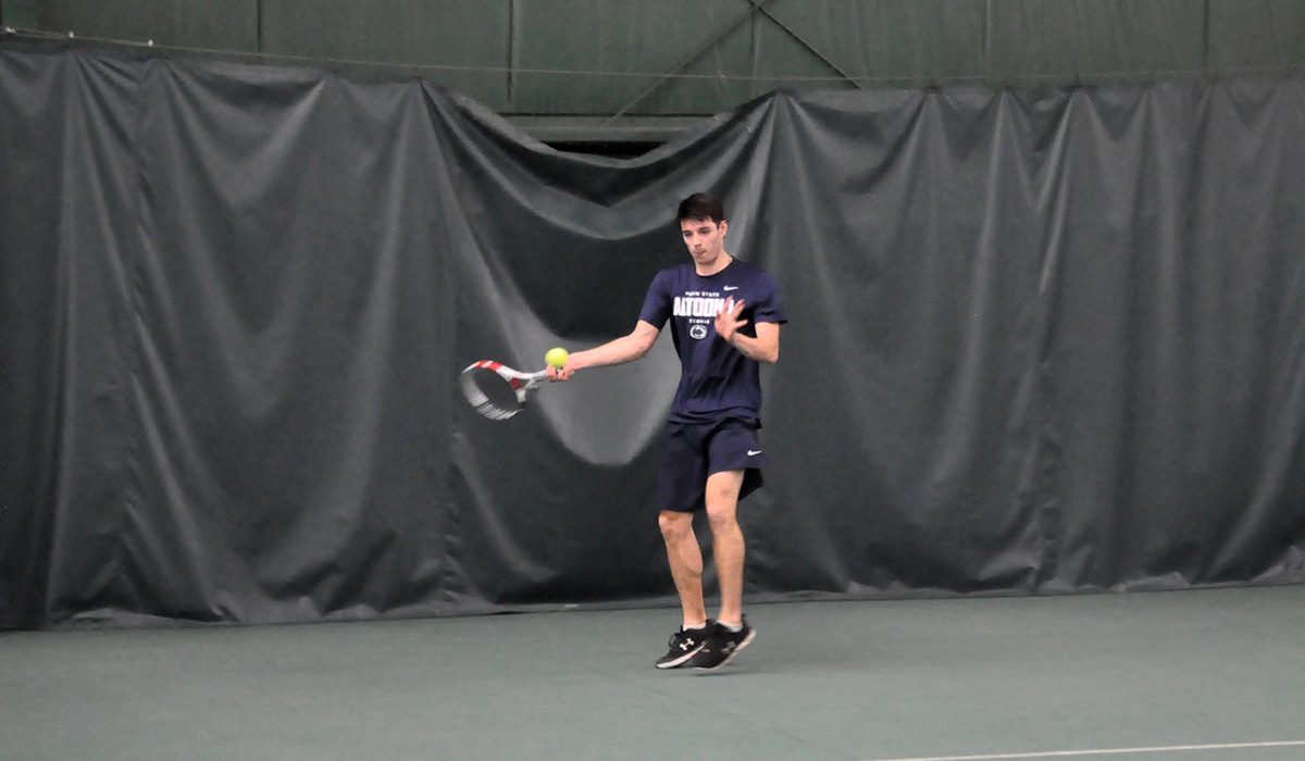 Men&rsquo;s Tennis Advances to AMCC Title Match with Record-Setting Win