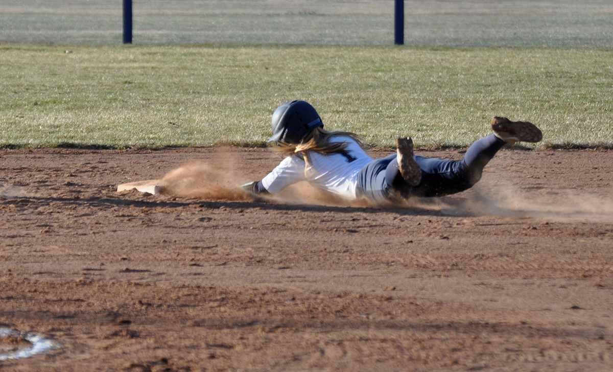 Softball Splits Doubleheader at Pitt-Bradford