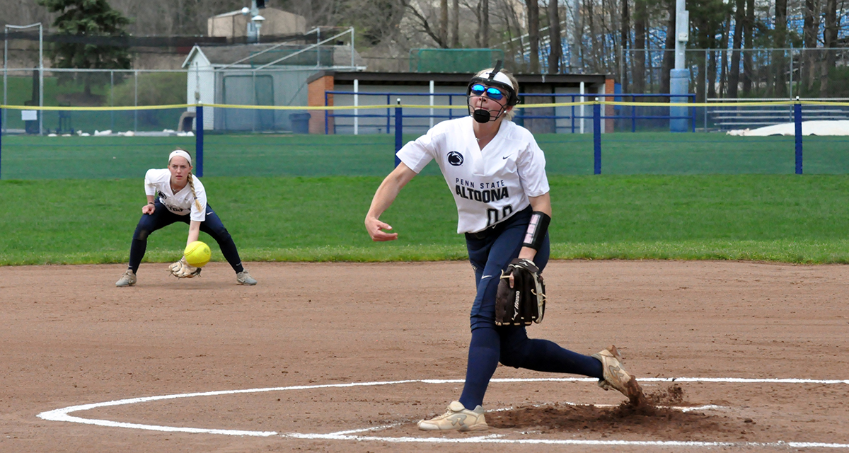 Softball Splits Doubleheader at D&rsquo;Youville
