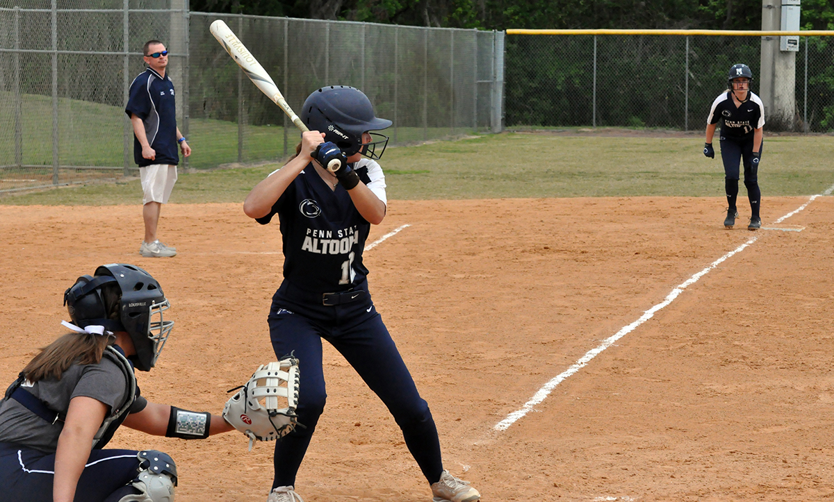 Softball Splits Thursday Games