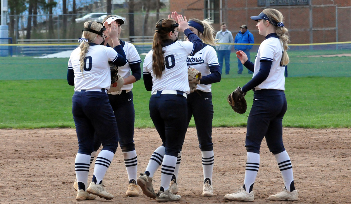 Softball Wins Three, Punches Ticket to AMCC Title Game