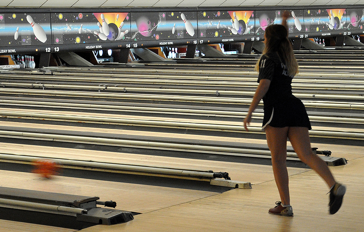 Women&rsquo;s Bowling Goes 1-3 in AMCC Round Robin Day One