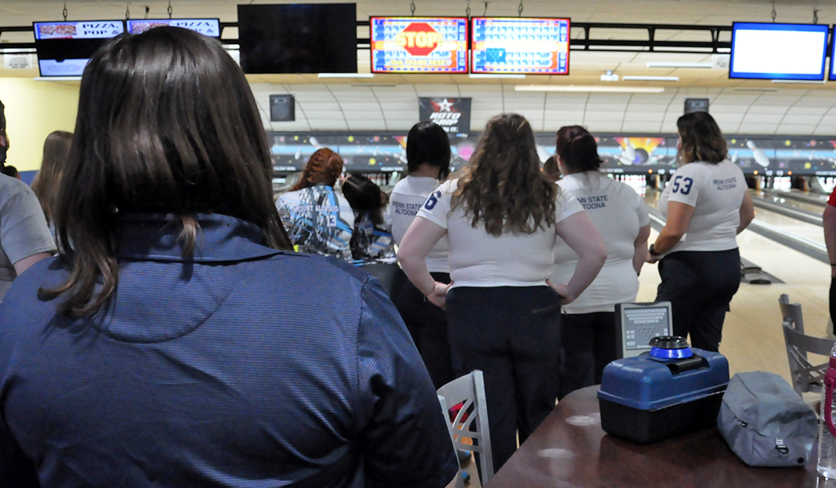 Women&rsquo;s Bowling Caps Red Flash Invite With 2-0 Sunday Finish