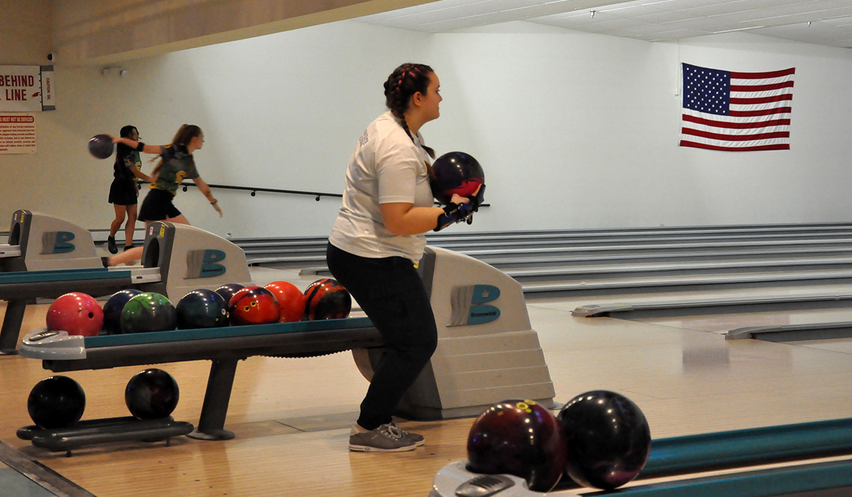 Women&rsquo;s Bowling Goes 3-2 in First Day of AMCC Round Robin