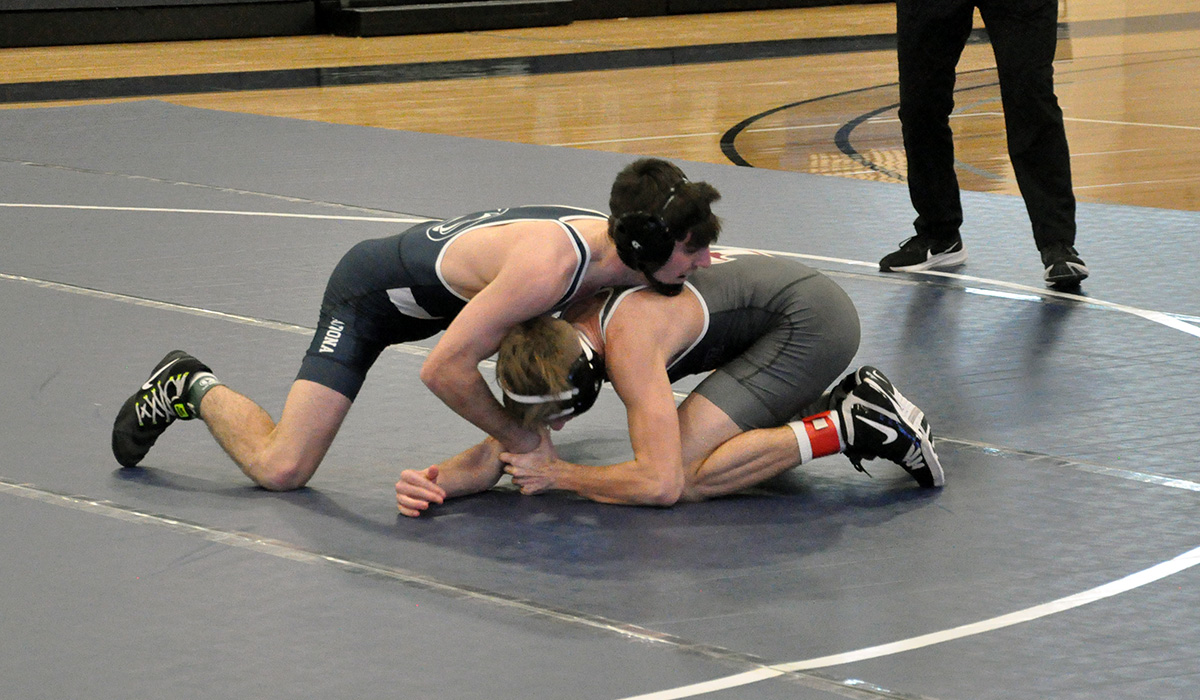 Men&rsquo;s Wrestling Makes Home Debut, Falls to Fairmont State