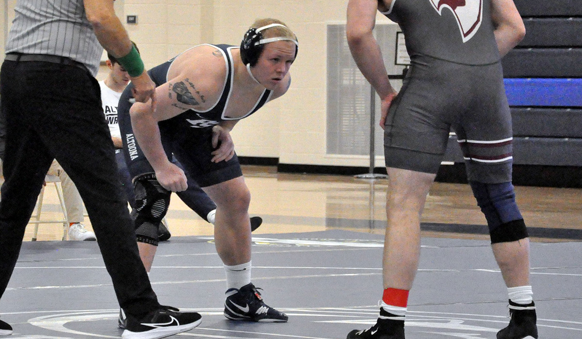 Men&rsquo;s Wrestling Drops Three in AMCC Duals
