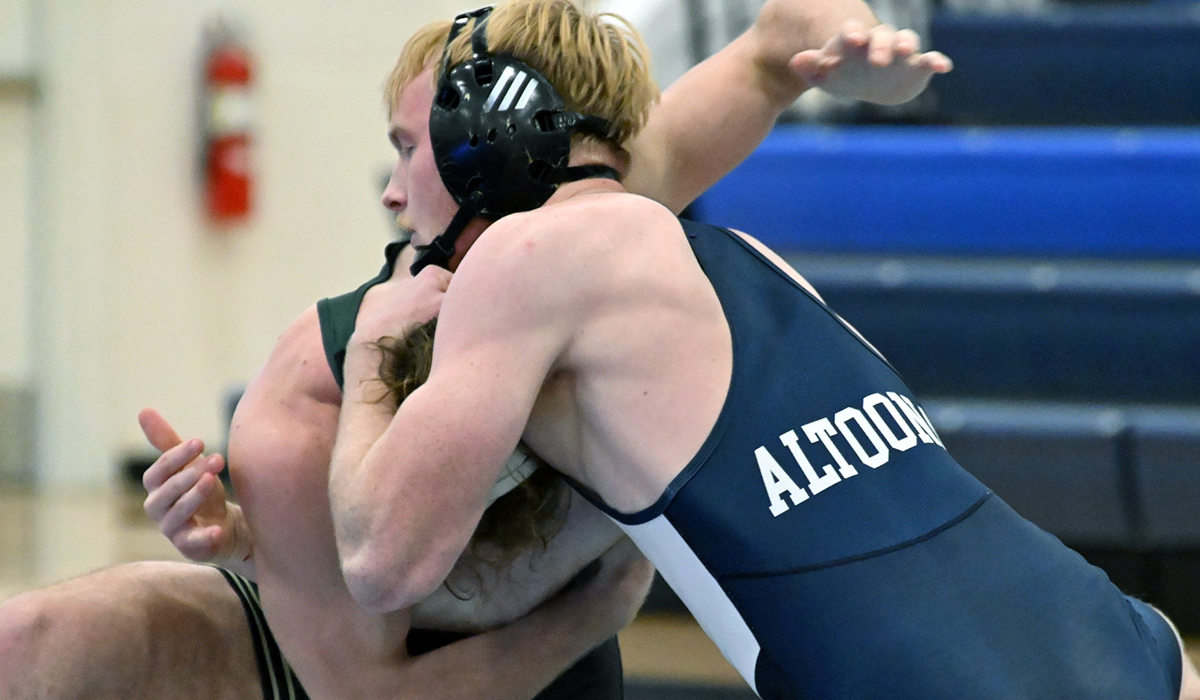 Men&rsquo;s Wrestling Takes Ninth at Blue Jay Classic