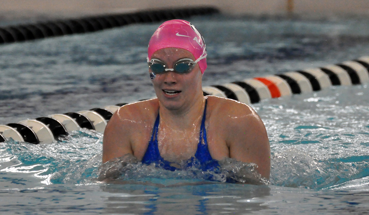 Women&rsquo;s Swimming Closes Regular Season with Tri-Meet Split