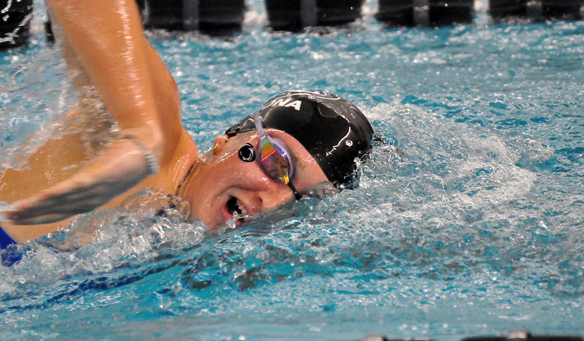 Women&rsquo;s Swimming Opens AMCC Championships in Third