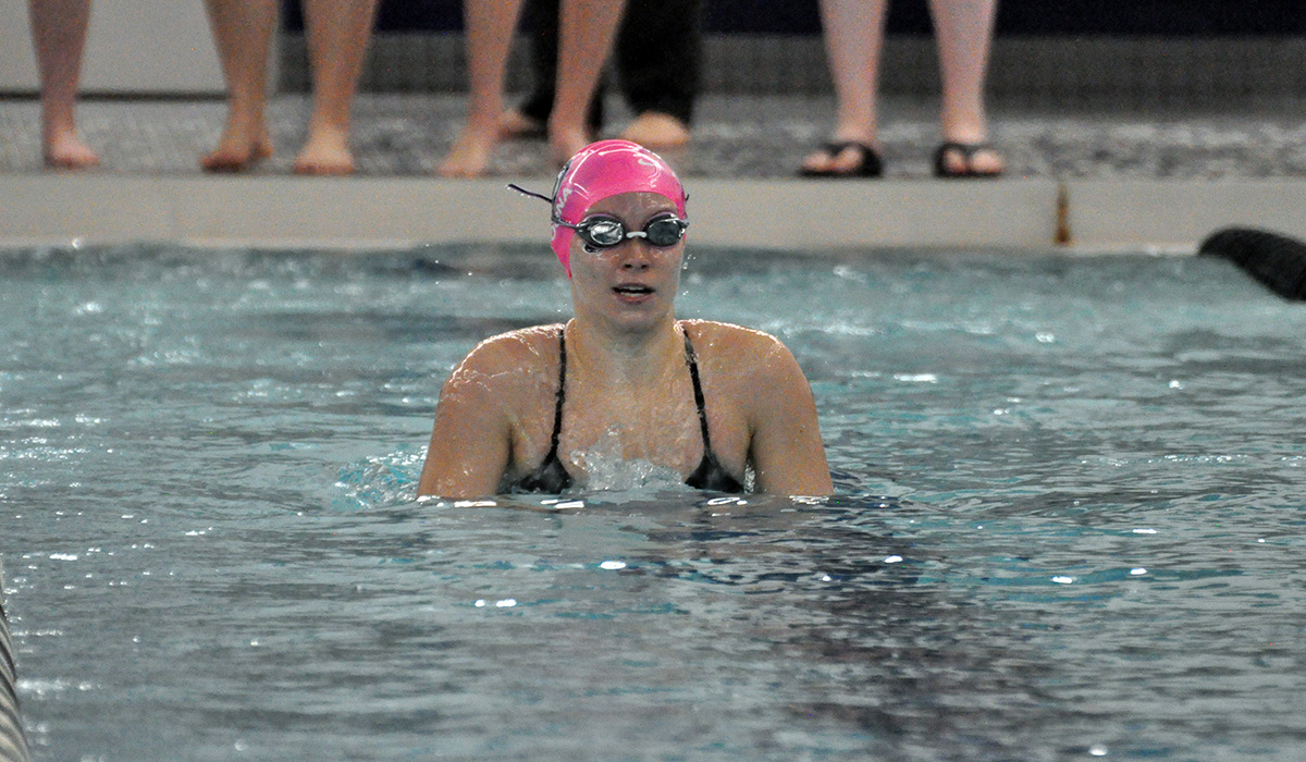 Women&rsquo;s Swimming Splits Tri-Meet at Juniata