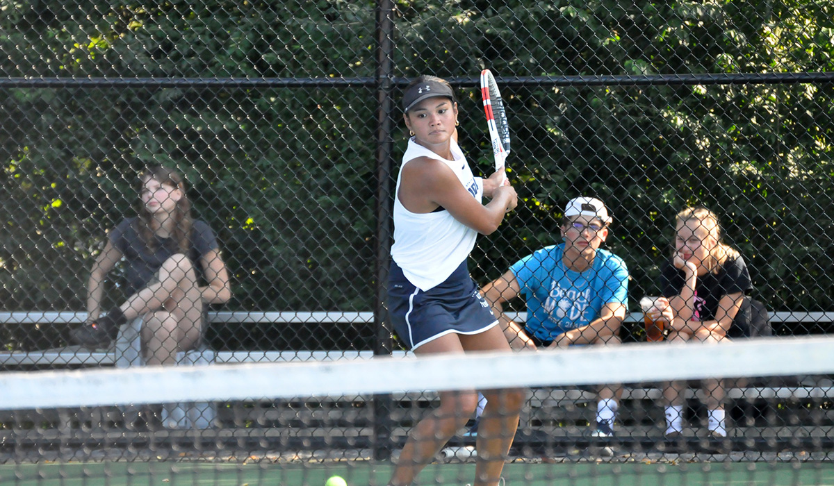 Lions Cruise to 9-0 Victory Over La Roche